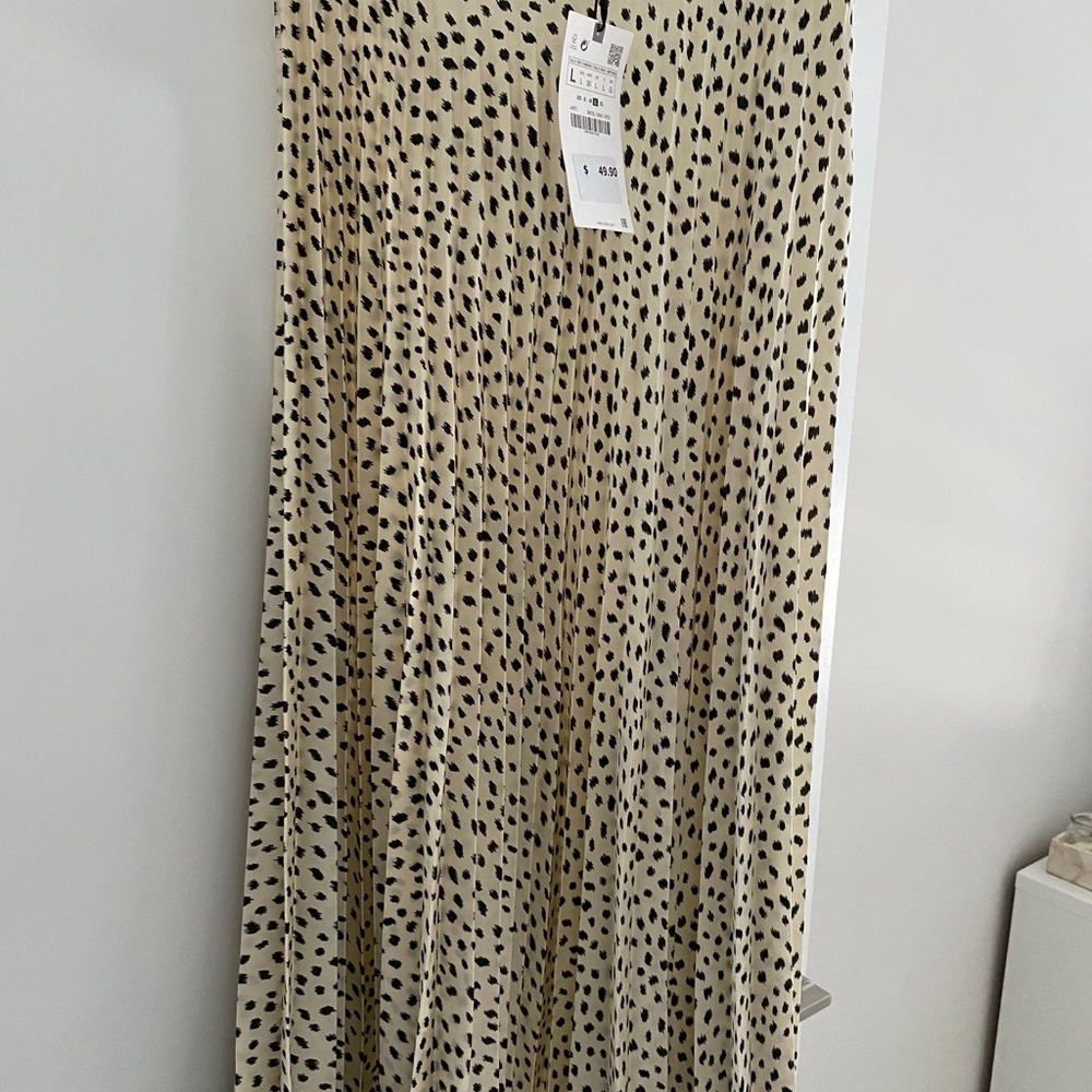 Brand new Zara printed pleated midi skirt